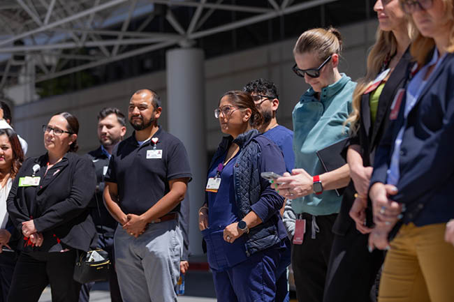 As part of a program commemorating National Donate Life Month, the USC Transplant Institute hosted a flag-raising ceremony on Tuesday, April 17 in front of Keck Hospital of USC. The event aimed to recognize and celebrate eye, organ, and tissue donors, recipients, and the physicians who make these donations possible - Keck Medicine of USC