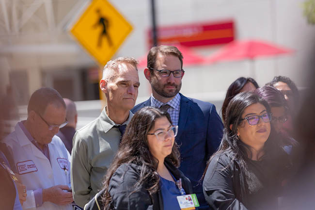 As part of a program commemorating National Donate Life Month, the USC Transplant Institute hosted a flag-raising ceremony on Tuesday, April 17 in front of Keck Hospital of USC. The event aimed to recognize and celebrate eye, organ, and tissue donors, recipients, and the physicians who make these donations possible - Keck Medicine of USC
