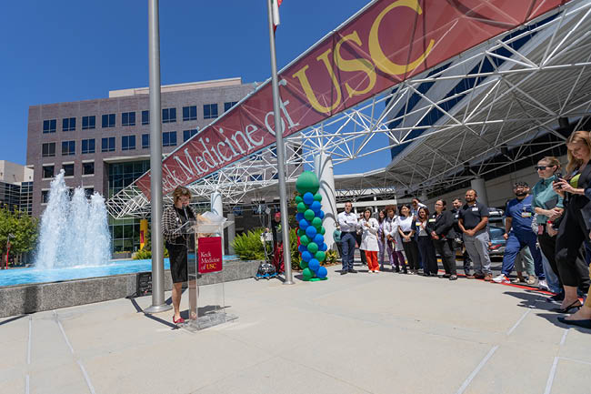 As part of a program commemorating National Donate Life Month, the USC Transplant Institute hosted a flag-raising ceremony on Tuesday, April 17 in front of Keck Hospital of USC. The event aimed to recognize and celebrate eye, organ, and tissue donors, recipients, and the physicians who make these donations possible - Keck Medicine of USC