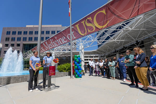 As part of a program commemorating National Donate Life Month, the USC Transplant Institute hosted a flag-raising ceremony on Tuesday, April 17 in front of Keck Hospital of USC. The event aimed to recognize and celebrate eye, organ, and tissue donors, recipients, and the physicians who make these donations possible - Keck Medicine of USC