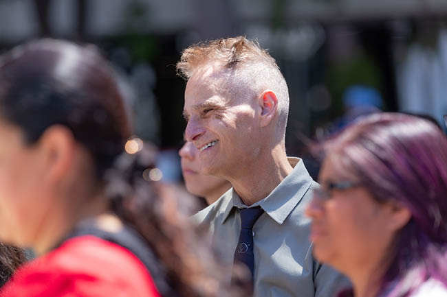 As part of a program commemorating National Donate Life Month, the USC Transplant Institute hosted a flag-raising ceremony on Tuesday, April 17 in front of Keck Hospital of USC. The event aimed to recognize and celebrate eye, organ, and tissue donors, recipients, and the physicians who make these donations possible - Keck Medicine of USC