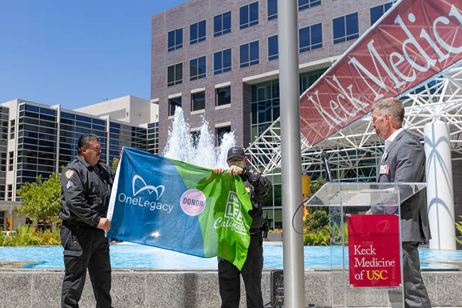 As part of a program commemorating National Donate Life Month, the USC Transplant Institute hosted a flag-raising ceremony on Tuesday, April 17 in front of Keck Hospital of USC. The event aimed to recognize and celebrate eye, organ, and tissue donors, recipients, and the physicians who make these donations possible - Keck Medicine of USC