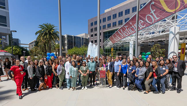 As part of a program commemorating National Donate Life Month, the USC Transplant Institute hosted a flag-raising ceremony on Tuesday, April 17 in front of Keck Hospital of USC. The event aimed to recognize and celebrate eye, organ, and tissue donors, recipients, and the physicians who make these donations possible - Keck Medicine of USC
