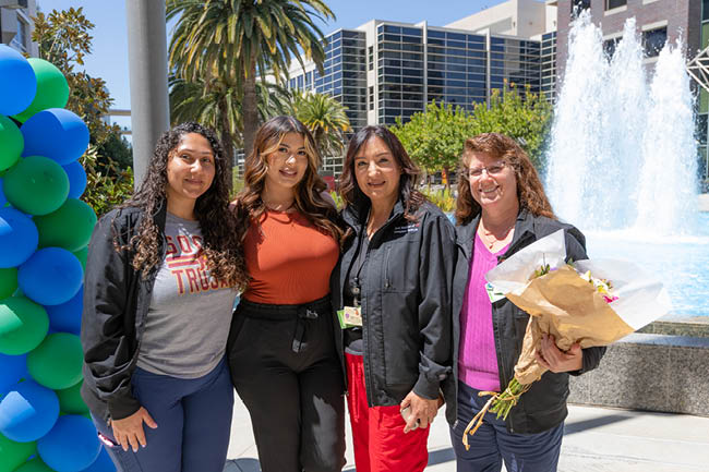 As part of a program commemorating National Donate Life Month, the USC Transplant Institute hosted a flag-raising ceremony on Tuesday, April 17 in front of Keck Hospital of USC. The event aimed to recognize and celebrate eye, organ, and tissue donors, recipients, and the physicians who make these donations possible - Keck Medicine of USC