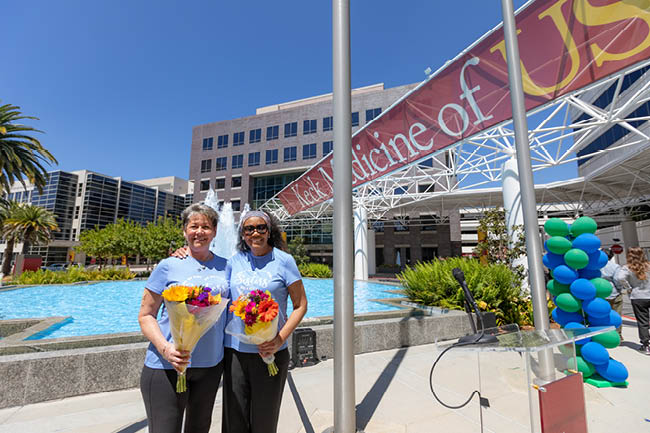 As part of a program commemorating National Donate Life Month, the USC Transplant Institute hosted a flag-raising ceremony on Tuesday, April 17 in front of Keck Hospital of USC. The event aimed to recognize and celebrate eye, organ, and tissue donors, recipients, and the physicians who make these donations possible - Keck Medicine of USC
