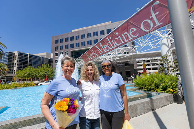 As part of a program commemorating National Donate Life Month, the USC Transplant Institute hosted a flag-raising ceremony on Tuesday, April 17 in front of Keck Hospital of USC. The event aimed to recognize and celebrate eye, organ, and tissue donors, recipients, and the physicians who make these donations possible - Keck Medicine of USC