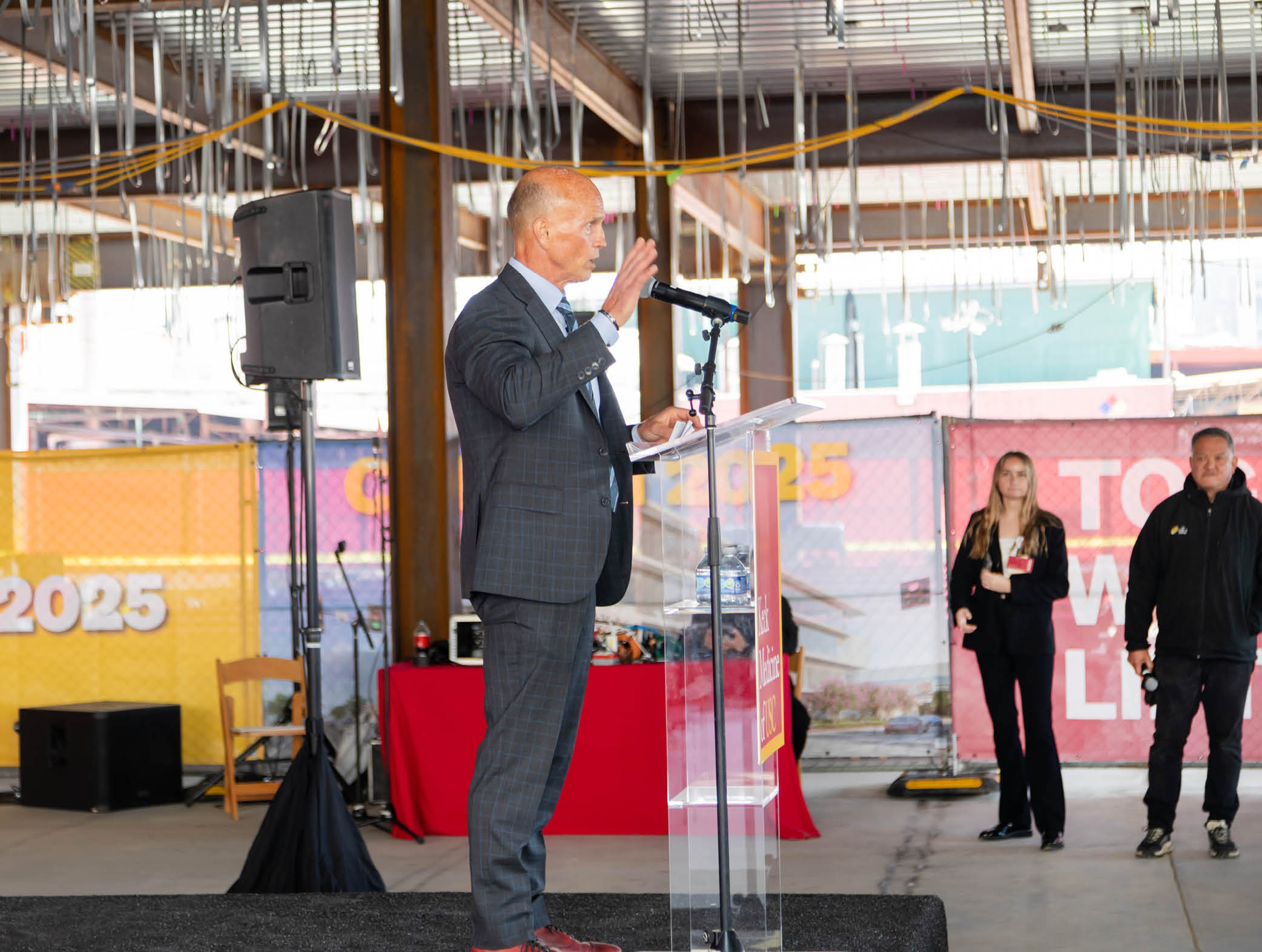 Pasadena MOB Last Beam Installation Ceremony - Keck Medicine of USC