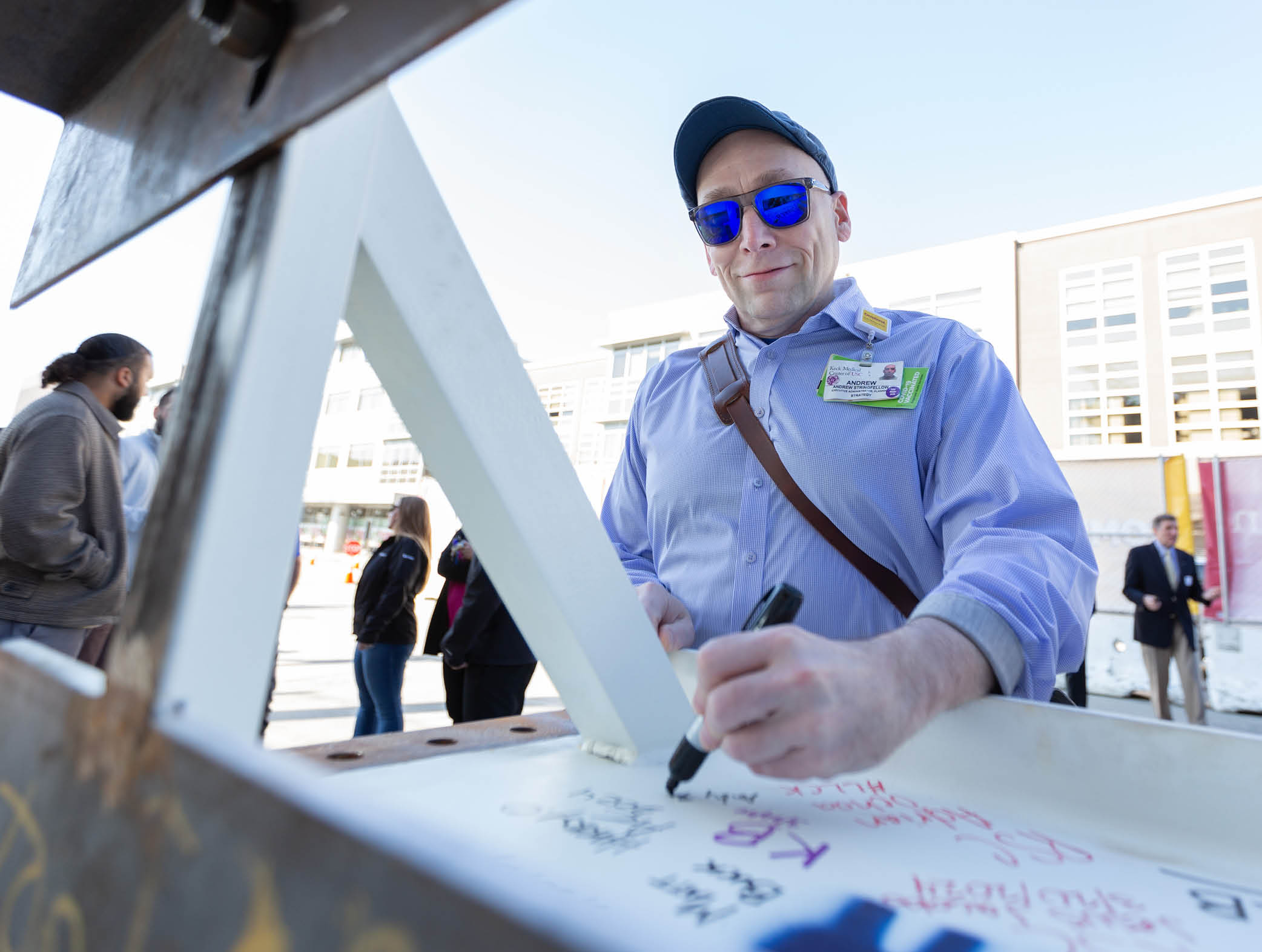 Pasadena MOB Last Beam Installation Ceremony - Keck Medicine of USC