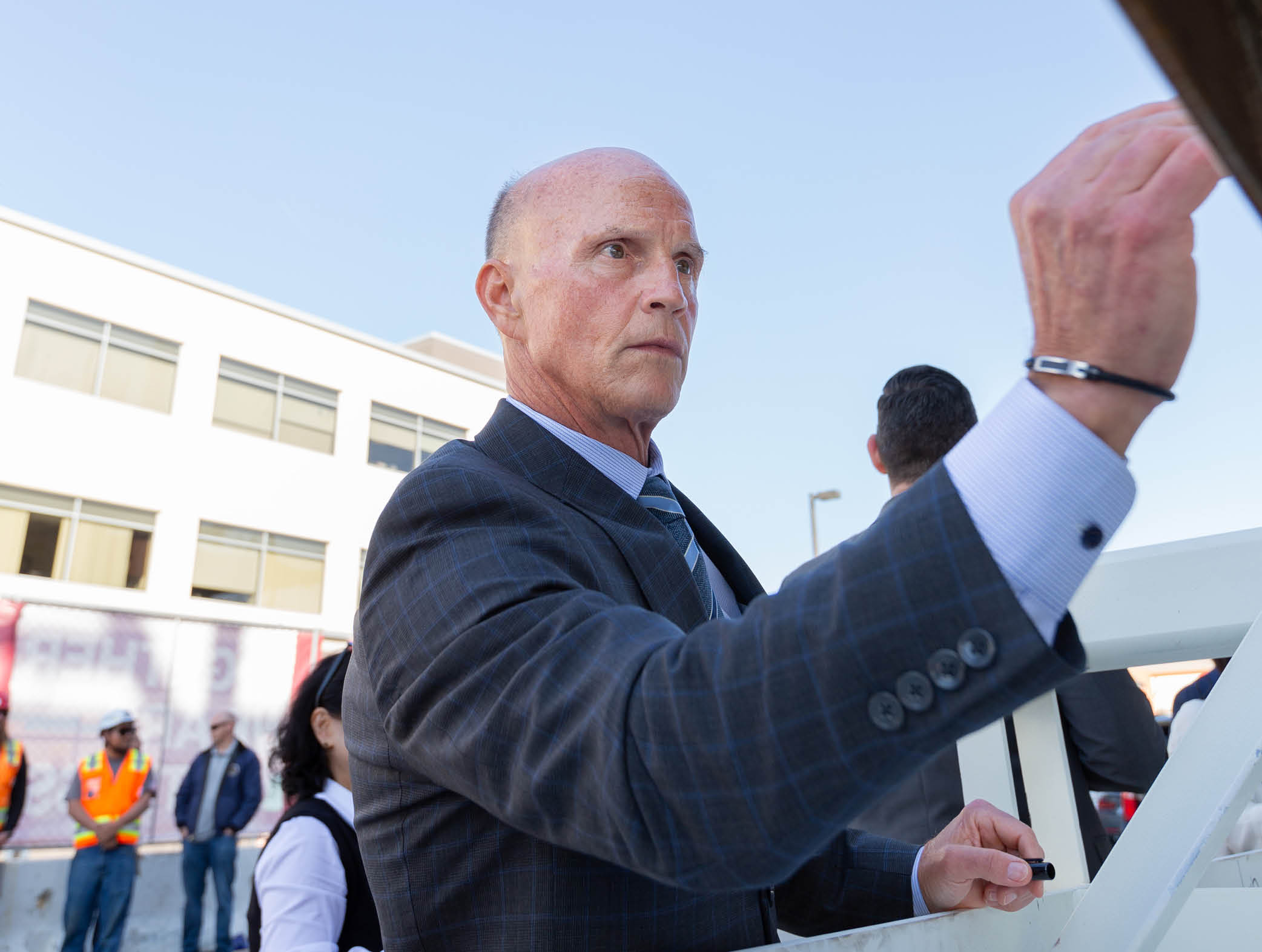 Pasadena MOB Last Beam Installation Ceremony - Keck Medicine of USC